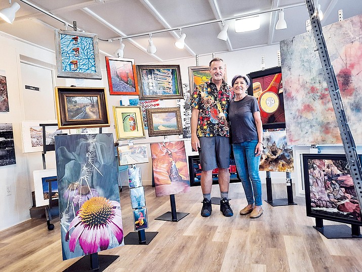 Artist couple sets up in Old Town Cottonwood | Kudos AZ