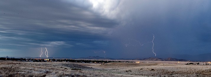 A strong monsoon storm moves north from Prescott Valley toward Chino Valley and Williams on July 27, 2014. As for the lack of monsoon weather this summer, National Weather Service meteorologist Justin Johndrow said on Monday from his office near Flagstaff that the “natural variability of wind patterns,” which also occurred in 2019, has reared its ugly head again this summer. (Les Stukenberg/Courier, file)