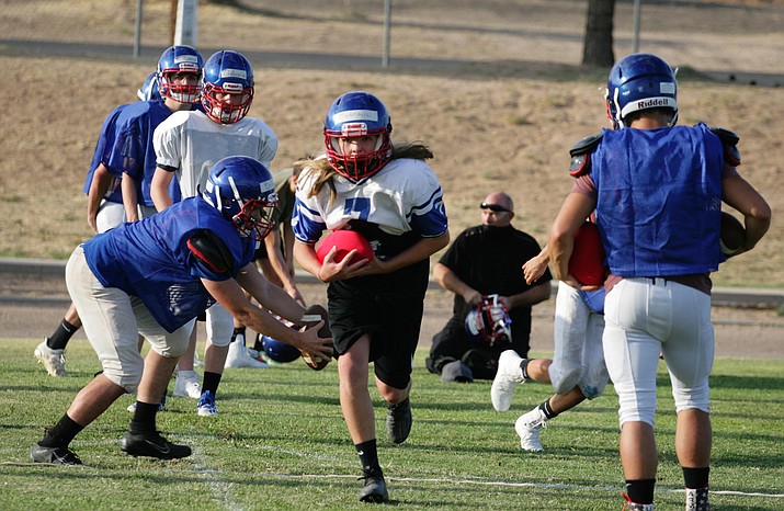 Hard-nosed, unselfish play is key to Camp Verde football | The Verde