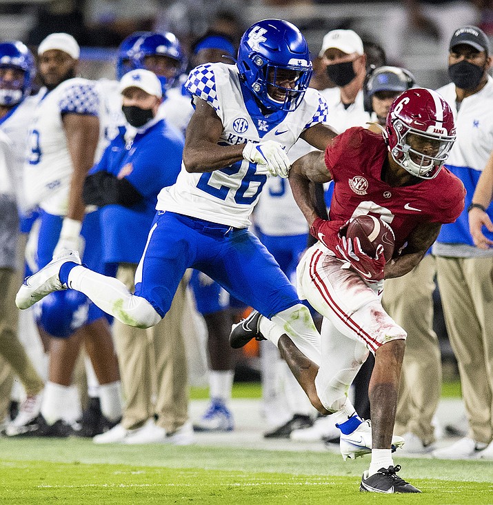 Alabama wide receiver DeVonta Smith (6) makes a catch against Kentucky defensive back Brandin Echols (26) during an NCAA college football game Saturday, Nov. 21, 2020, in Tuscaloosa, Ala. (Mickey Welsh/The Montgomery Advertiser via AP)