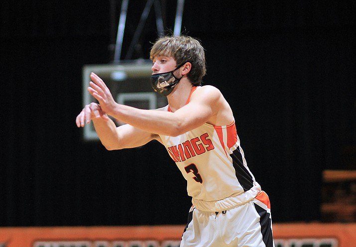 Drew Logan passes the ball during a game with the St. Michaels Cardinal Jan. 28. (Wendy Howell/WGCN)