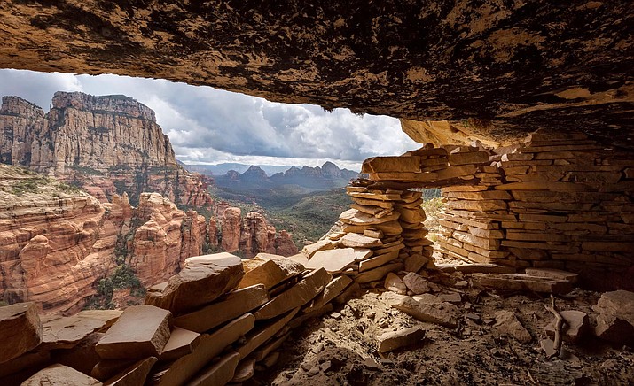 Enjoy Larry Lindahl's “Exploring the Ancient Southwest” — a presentation of photos filled with the power and grace of ancient stone dwellings, rock art, and stunning cliff-top scenery.