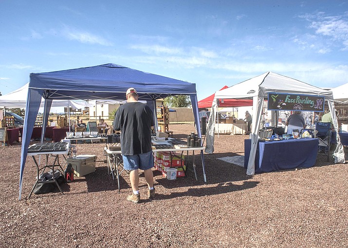 More than 30 vendors attend the Raptor Ranch Art Festival in Valle, Arizona, June 26. (V. Ronnie Tierney/WGCN)