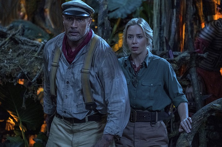 Dieses von Disney gepostete Foto zeigt Emily Blunt (rechts) und Dwayne Johnson in einer Szene aus dem Film 