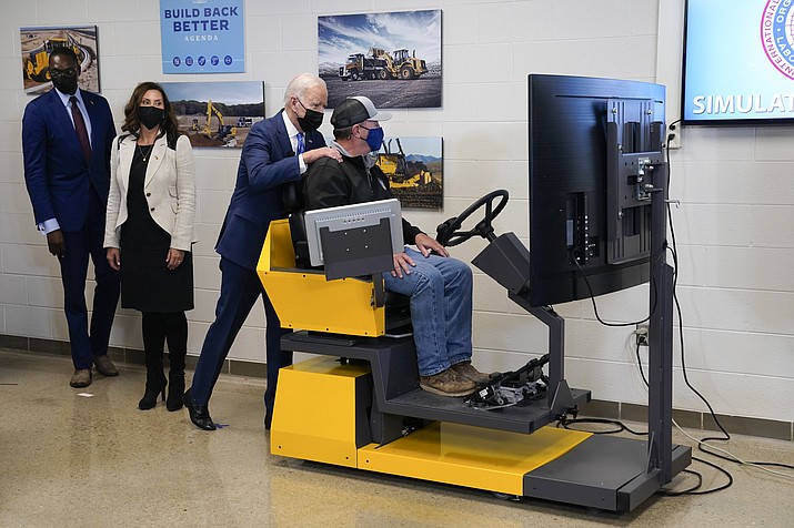 President Joe Biden tours the International Union Of Operating Engineers Local 324 training facility, Tuesday, Oct. 5, 2021, in Howell, Mich. Michigan Lt. Gov. Garlin Gilchrist, left, and Michigan Gov. Gretchen Whitmer second from left, look on. (Evan Vucci/AP)