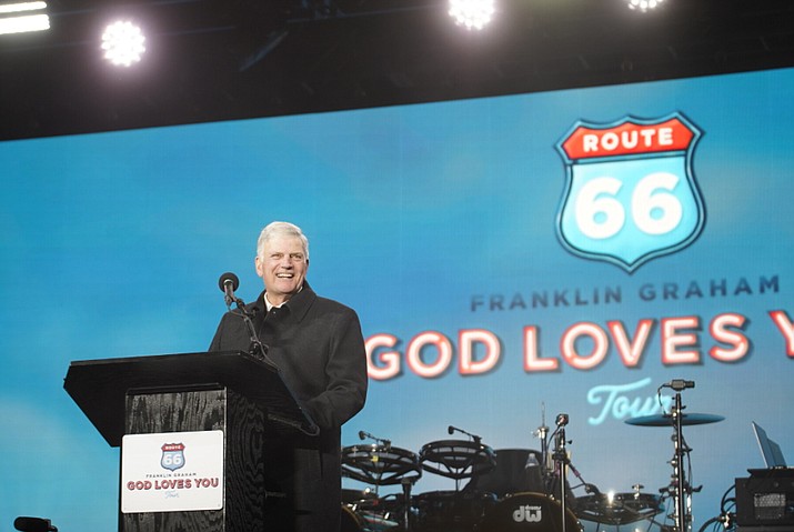 More than 4,400 people attended Franklin Graham's Route 66 'God Loves You' tour in Flagstaff Sept. 30. (Photo/Billy Graham Evangelistic Association)