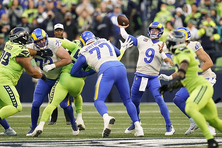 Stafford, Rams beat Seahawks 26-17; Wilson injures finger