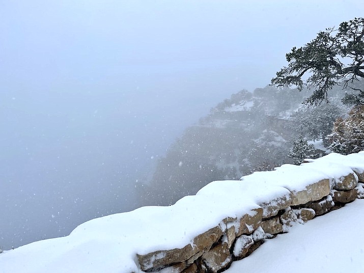 Does it snow in Grand Canyon in October?