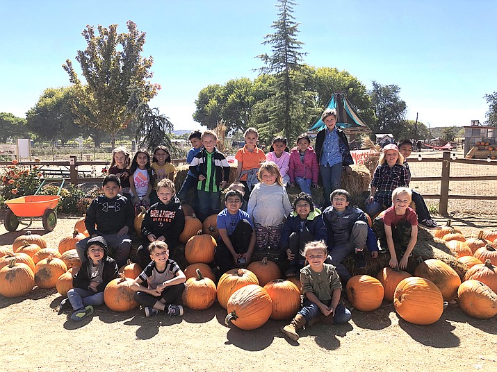First grade classes from Williams Elementary-Middle School recently visited Mortimer Farms in Dewey, Arizona. (Photo courtesy of Jennifer Cardenas)