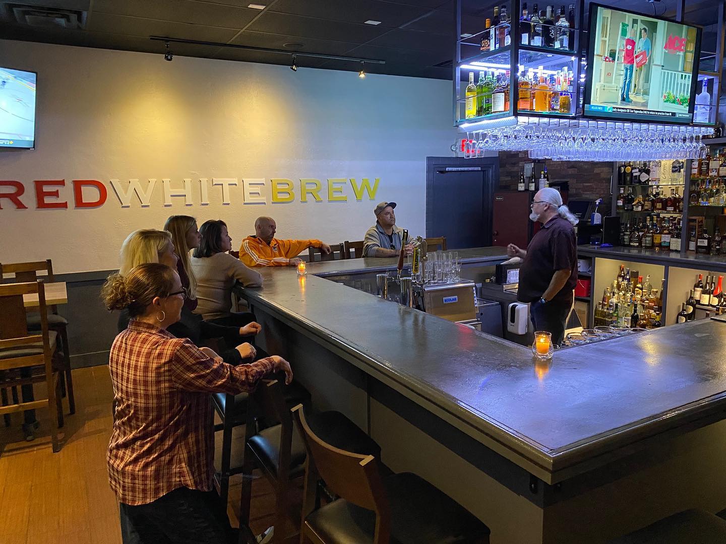 Need2Know Red, White and Brew restaurant opened Oct. 26 on Gurley