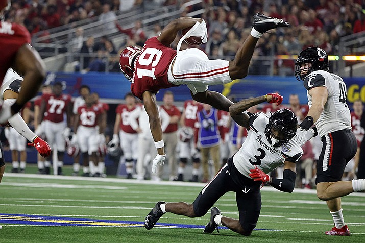 Alabama's Jahleel Billingsley (19) leaps over Cincinnati's Ja'von Hicks (3) during the first half of the Cotton Bowl NCAA College Football Playoff semifinal game, Friday, Dec. 31, 2021, in Arlington, Texas. (Michael Ainsworth/AP)