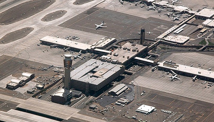 The federal Transportation Security Administration on Friday temporarily closed two of four security checkpoints in Phoenix Sky Harbor International Airport’s largest terminal because of staffing shortages caused by COVID-19 during the omicron wave. (Photo by Brabppwo, cc-by-sa-3.0, https://bit.ly/3igy7S8)