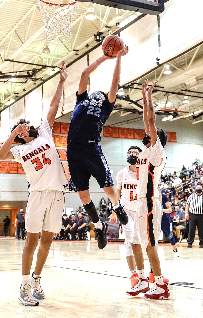 Window Rock ballers fall to Gallup, Grants in New Year tournament games, Navajo-Hopi Observer