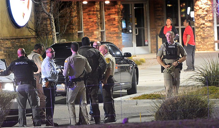 Law enforcement officers gathered at the Conoco station on State Route 260 after a Yavapai-Apache officer was shot. (The Verde Independent/Vyto Starinskas)