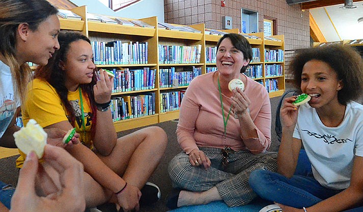 Teen Library Specialist Elizabeth Hansen sits down with her teens at the Cottonwood Library’s Teen Zone for “Cookies and Complaints.” (The Verde Independent/Vyto Starinskas)