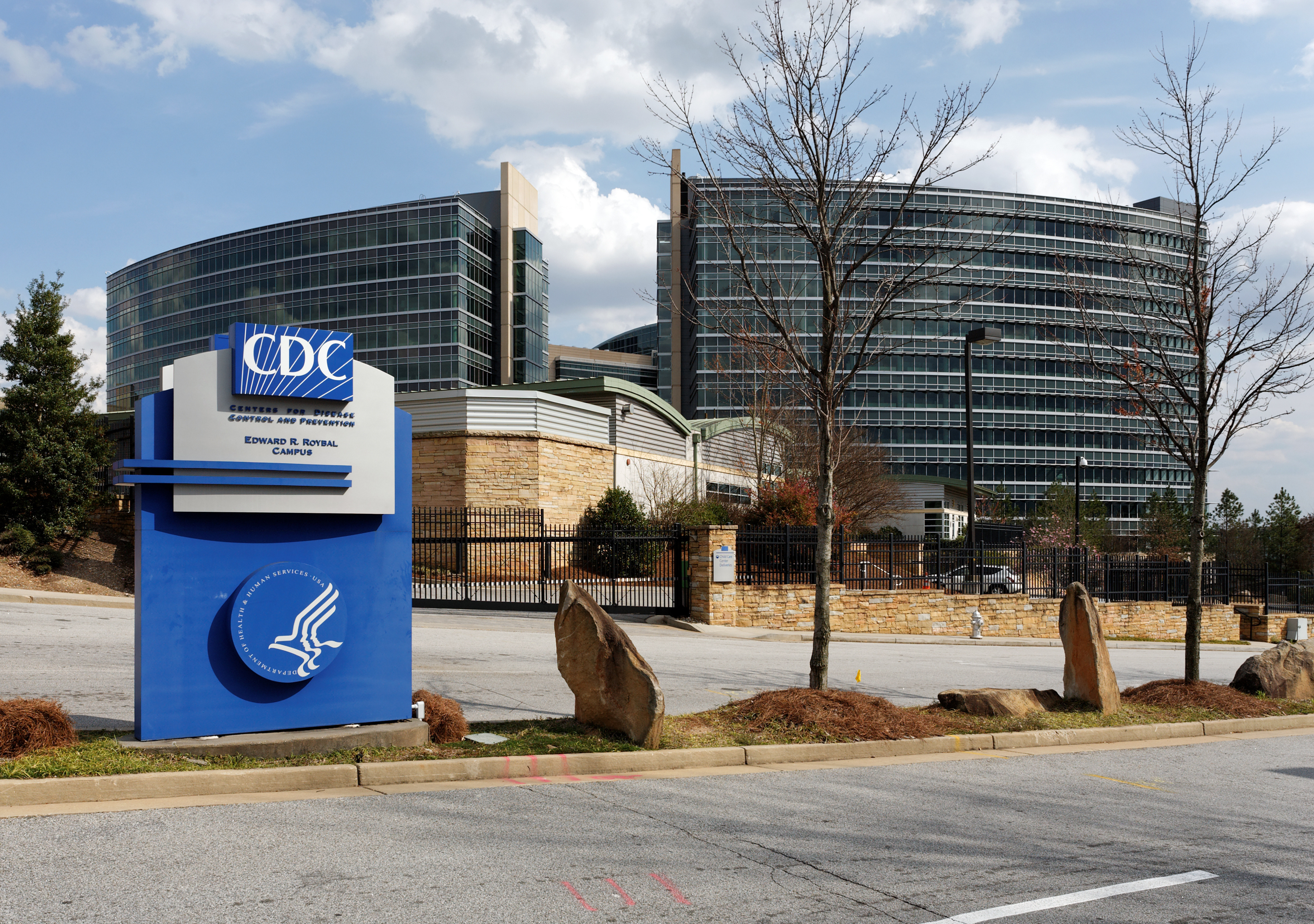 Cdc. Cdc атланта лаборатории. Cdc атланта сша. Cdc сша. Центры по контролю и профилактике заболеваний сша.