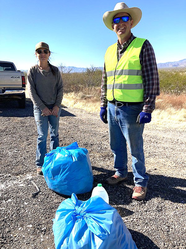 ADOT volunteers clean up a section of roadway at Kings Anvil Ranch. (Photo/ADOT)