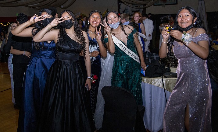 Students at Winslow High School enjoyed a night of dancing and entertainment during the 2022 high school prom April 23. (El Big Guy Photography/NHO)