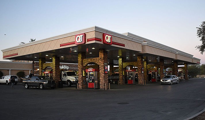 As of Monday, April 25, unleaded regular gasoline in Arizona averaged $4.55 per gallon, above the national average of $4.123, according to AAA. The cheapest gas is found in Pima and Apache counties. (Photo by Hope O’Brien/Cronkite News)