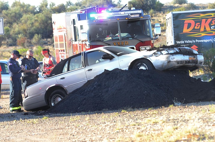 Police investigate a fatal crash in Cottonwood May 2, 2022. (The Verde Independent/Vyto Starinskas)