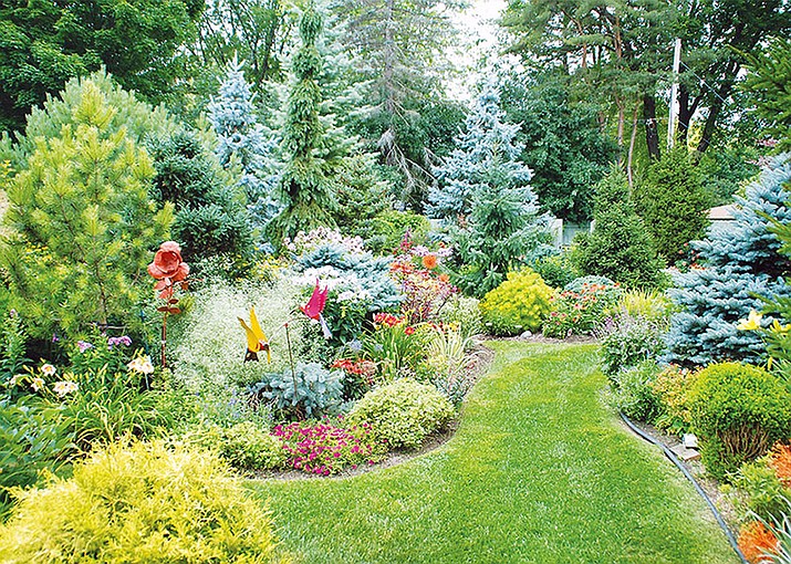 Topdressing perennial gardens improves the overall health of the garden, so the plants can thrive. (MelindaMyers.com/Courtesy)