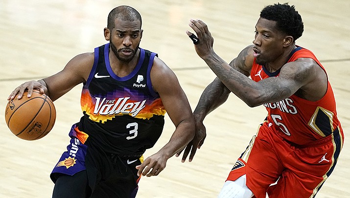 Chris Paul fouled and the Dallas Mavericks took advantage of the Phoenix Suns’ point guard’s absence to post a 111-101 win on Sunday, May 8 and even the clubs’ NBA Western Conference playoff semifinal at 2-2. (AP file photo)