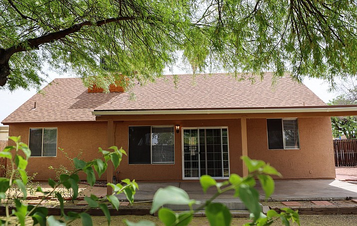 The north Phoenix house used in the scam that snared MiAsia Pasha, shown on April 26, was listed on Socialserve again a few days later but with different contact information. (Tirzah Christopher/Howard Center for Investigative Journalism)