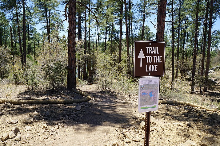 A new trail was built recently to allow walkers to get from the new parking area in the upper area of Goldwater Lake to Lower Goldwater Lake. The city put up new signs to lead the way to the trail this past week. (Cindy Barks/Courier)