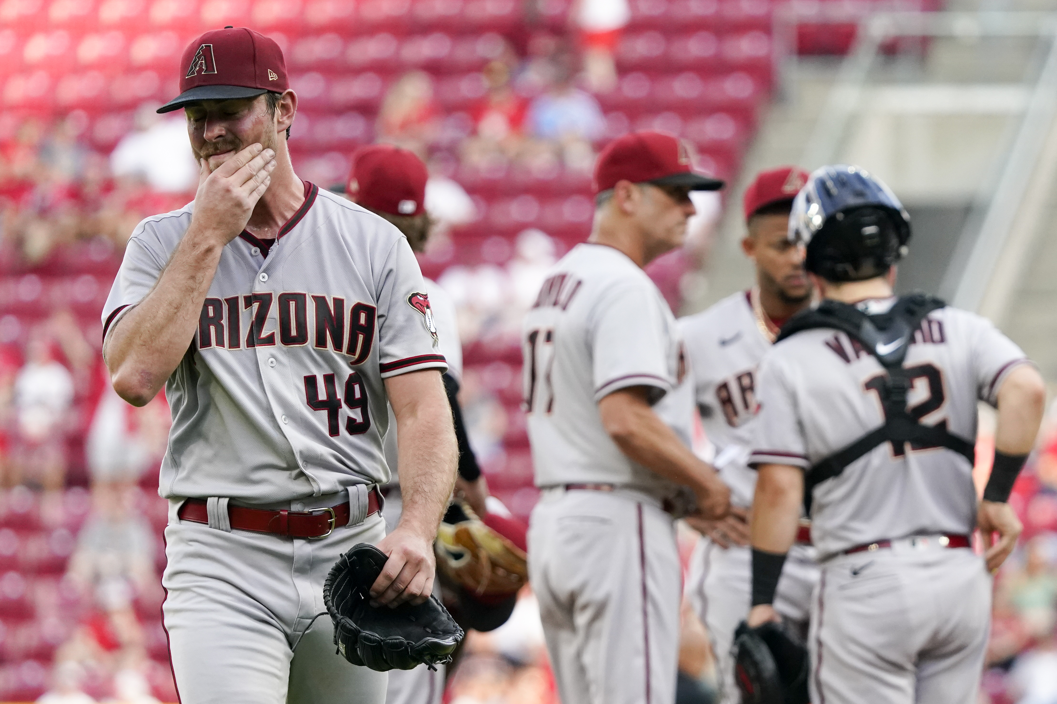 Ashcraft shuts down D-backs, Reds power way to 14-8 win