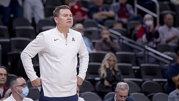 University of Arizona men’s basketball coach Tommy Lloyd has agreed to a five-year contract extension through 2027. (Photo by MGoBlog, cc-by-sa-2.0, https://bit.ly/3GONBYU)