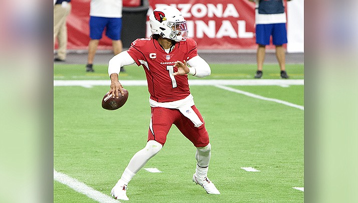 Arizona Cardinals’ quarterback Kyler Murray still doesn’t have the long-term contract extension he’s seeking from the team. (Photo by All-Pro Reels, cc-by-sa-2.0, https://bit.ly/3gNyH9m)