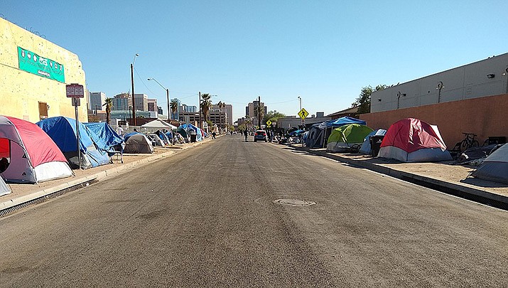 Hundreds of homeless people die in the streets each year from the heat in cities around the U.S. and the world. Tents of the homeless on West Madison Street in Phoenix are pictured. (Photo by Thayne Tuason, cc-by-sa-5.0, https://bit.ly/3HC4RSm)