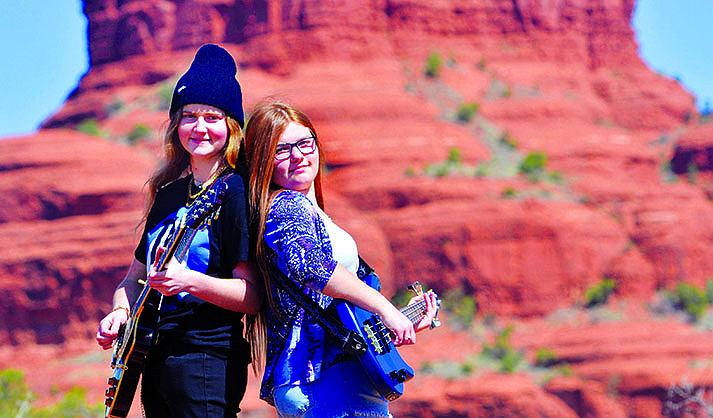 Gracie and Tivona Moskoff of
Kaleidoscope Redrocks
(Kudos/Vyto Starinskas)