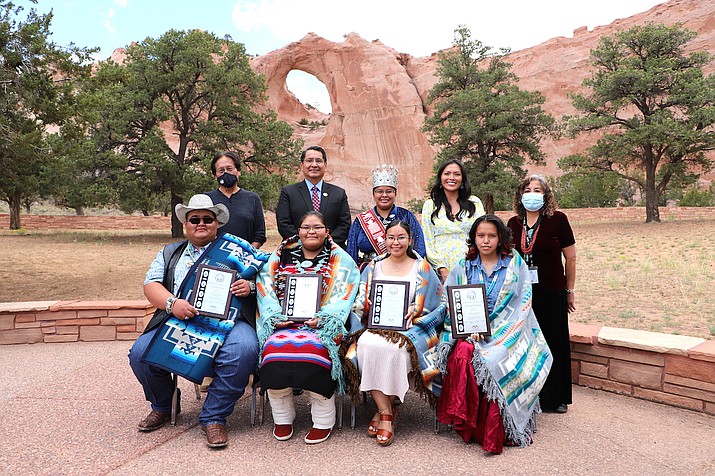 Students received certificates of completion for Navajo language proficiency. (Photo/OPVP)