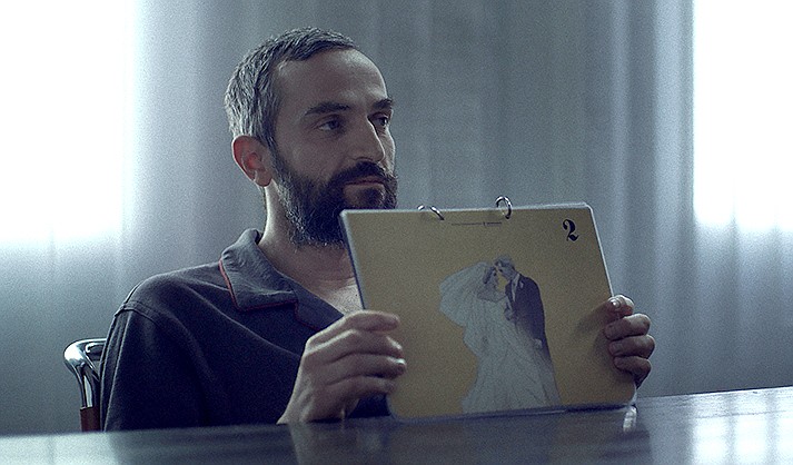 Amidst a worldwide pandemic that causes sudden amnesia, middle-aged Aris (Aris Servetalis) finds himself enrolled in a recovery program designed to help unclaimed patients build new identities. “Apples” was Greece’s official submission to the Academy Award for Best International Film.