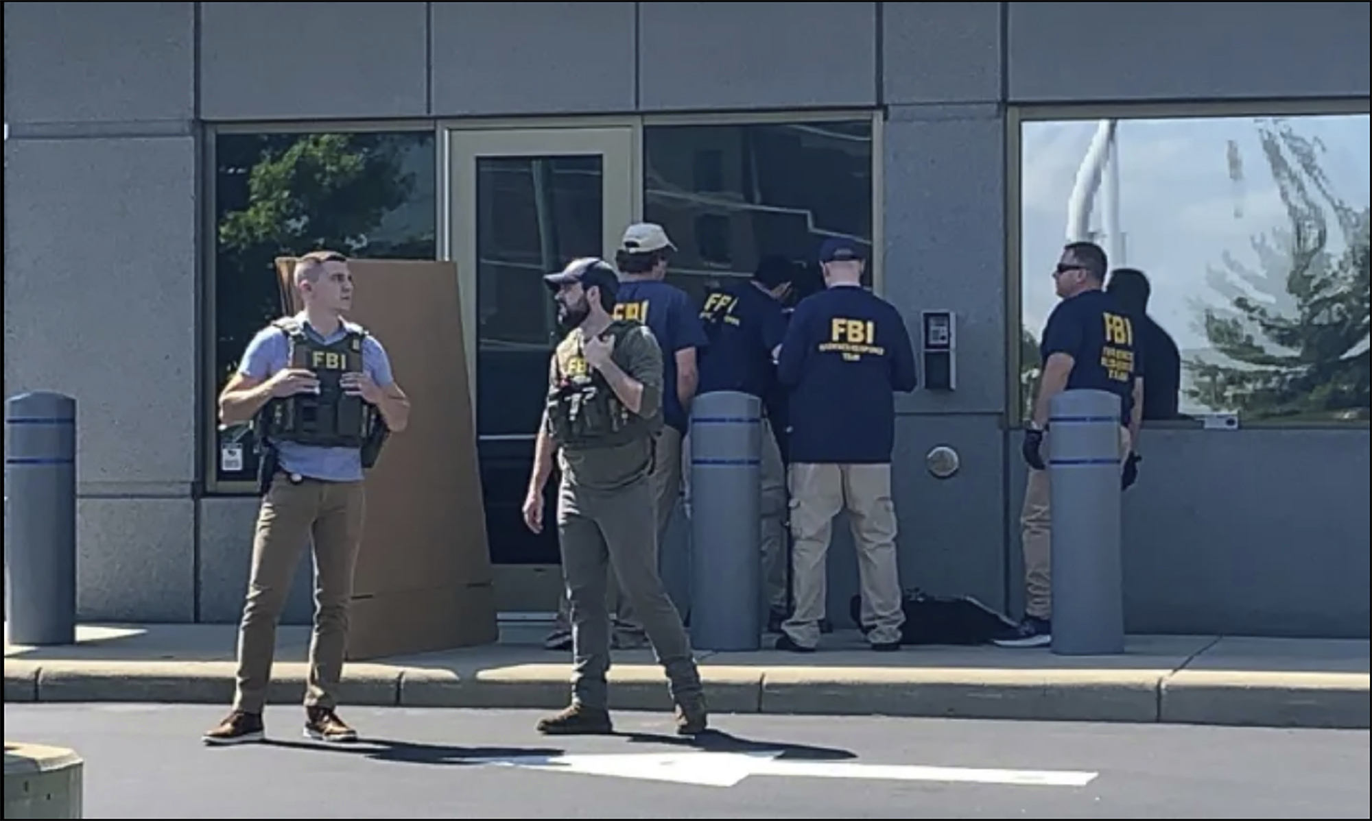 Armed man tries to breach FBI office, is injured in standoff The Daily Courier Prescott, AZ image