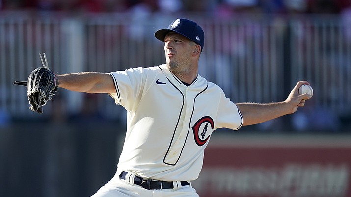Chicago Cubs pitcher Drew Smyly throws against the Cincinnati Reds in the first inning of a game at the Field of Dreams movie site, Thursday, Aug. 11, 2022, in Dyersville, Iowa. (Charlie Neibergall/AP)