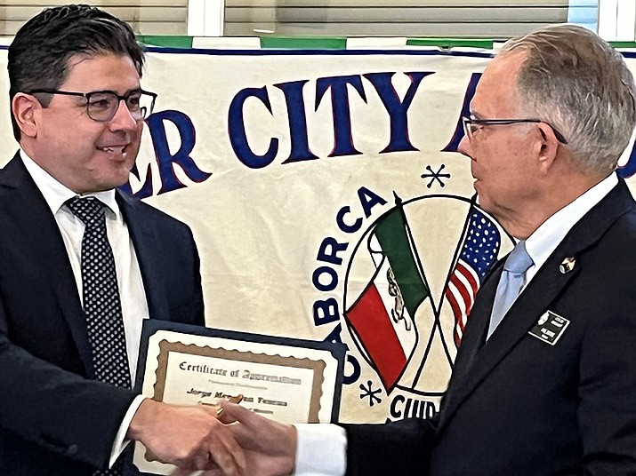 Prescott Mayor Phil Goode, right, meets up with Mexican Consul General in Phoenix, Jorge Mendoza Yescas, left, a native of Caborca, to commemorate the Sister City relationship. (Susan Jones/Courtesy)