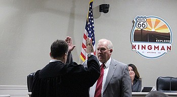 Ken Watkins sworn in as Kingman’s mayor photo
