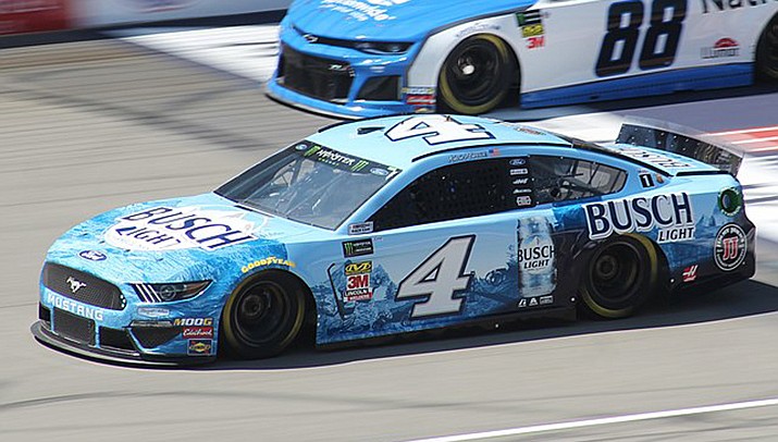 Former NASCAR champion Kevin Harvick, after poor finishes in the first two Cup playoff races, must win on Saturday at Bristol Motor Speedway to advance to the next round. (Photo by Zach Catanzareti, cc-by-sa-2.0, https://bit.ly/32Rsm7s)