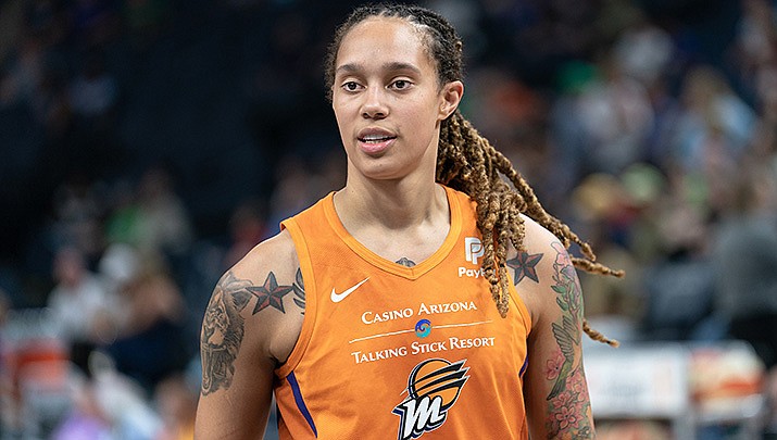 As her USA Basketball teammates get set to begin play, they are missing the presence of former teammate Brittney Griner of Phoenix, and are trying to fill the void created by her absence as they prepare for the FIBA World Cup that begins Thursday in Australia. Griner is jailed in Russia after her conviction of cannabis possession charges. Griner is pictured prior to her detention in Russia. (Photo by Lorie Shaull, cc-by-sa-4.0, https://bit.ly/3GL9fxS)