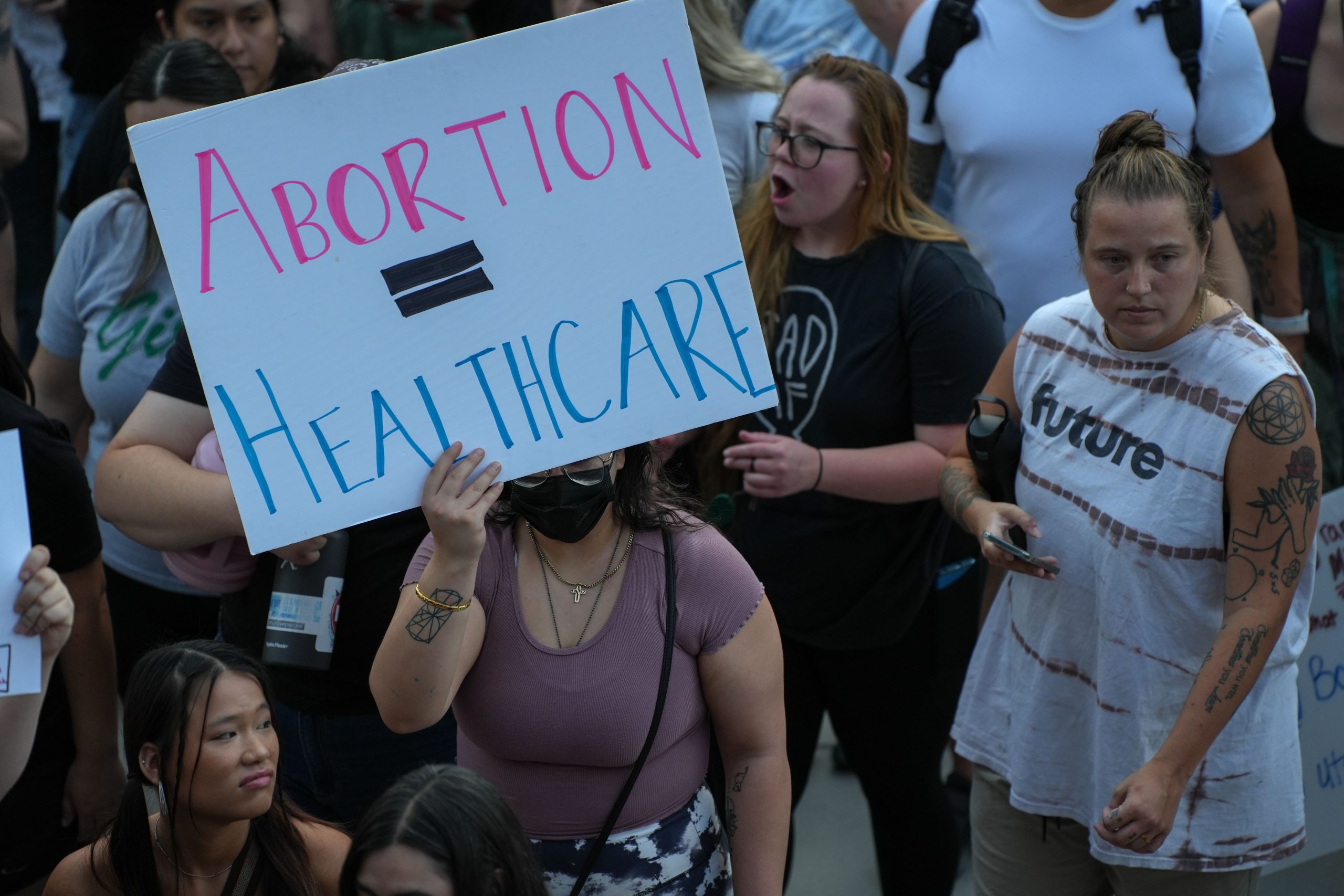 Abortionrights advocates vow fight, as Arizona clinics halt abortions