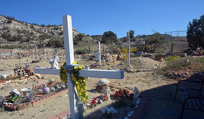 Middle Verde Road cemetery (VVN/Raquel Hendrickson)