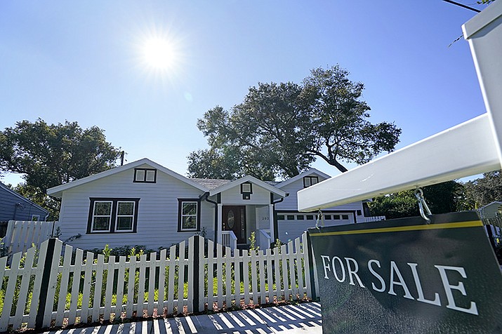 A home for sale is seen on Dec. 8, 2020, in Orlando, Fla. Sales of previously occupied U.S. homes fell in September 2022 for the eighth month in a row, matching the pre-pandemic sales pace from 10 years ago, as house hunters faced sharply higher mortgage rates, higher home prices and a still tight supply of properties on the market. (John Raoux/AP)