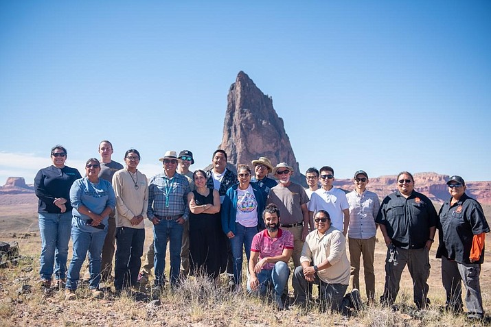 Council Delegate Nathaniel Brown joined by staff from the Kayenta Chapter House, the University of Utah, Nááts'íilid Initiative Staff, New Sun Road, Box Power and Native Renewables in front of the Comb Ridge-El Capitan community. (Photo/Navajo Nation Council)