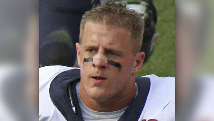 The San Francisco 49ers and the Arizona Cardinals will play an NFL football game in Mexico City on Monday, Nov. 21. Cardinals defensive end J.J. Watt is pictured.  (Photo by Jeffrey Beall, cc-by-sa-3.0, https://bit.ly/3VbBz2F)