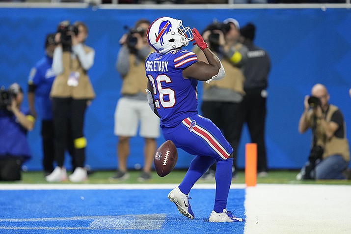 Buffalo Bills running back Devin Singletary (26) signals to the crowd after his 5-yard rushing touchdown during the second half of an NFL football game against the Cleveland Browns, Sunday, Nov. 20, 2022, in Detroit. (Paul Sancya/AP)