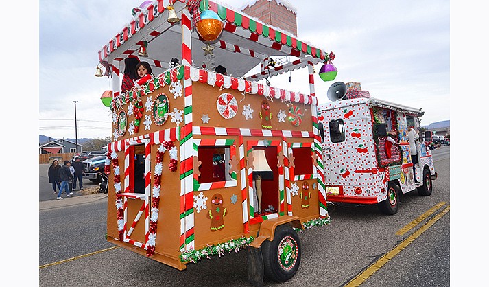 Cherry›s Ice Cream Truck was the Judges' Choice in the Cottonwood Christmas Parade. (VVN/Vyto Starinskas)