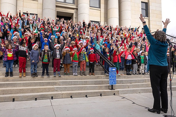 On Tuesday, Dec. 19, 2022, the Prescott Unified School District Lincoln Elementary Lions delighted family and community members as they gathered on the Yavapai County Courthouse steps to sing Christmas carols to all who gathered around.