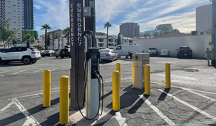 More electric-vehicle charging ports will be installed along interstate highways in Arizona as early as 2024. ChargePoint already has some charging stations, similar to this one in downtown Phoenix, along several interstates. Each station will have four or more fast chargers capable of charging most vehicles in about 30 minutes. (Photo by Jennifer Sawhney/Cronkite News)
